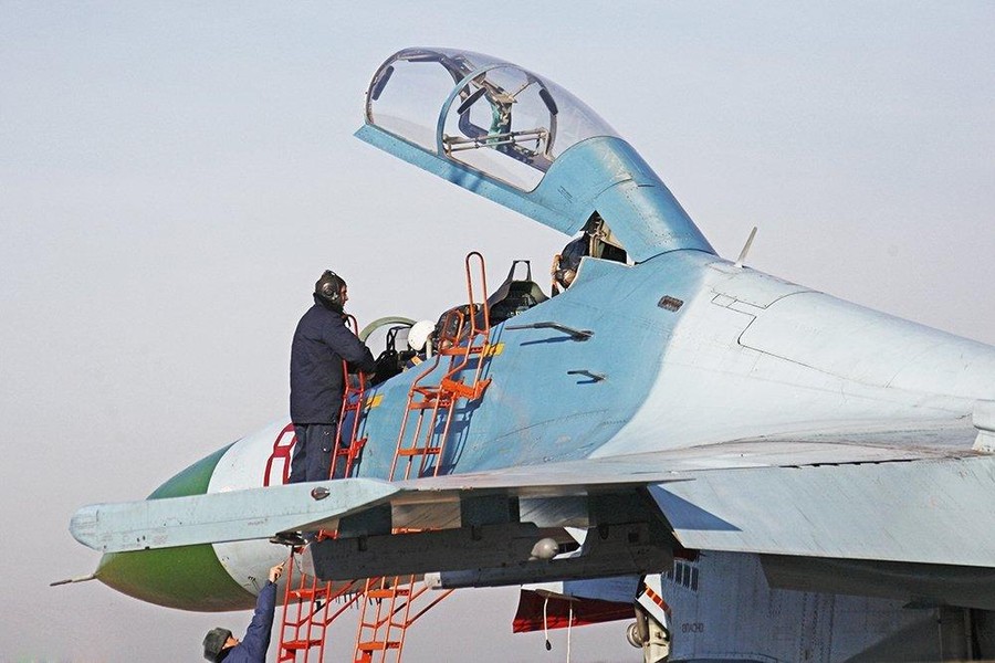 Cơ hội nào cho tiêm kích Su-27 Ukraine khi đối đầu Su-35 Nga?