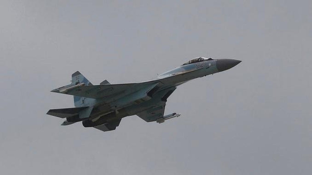 Tiêm kích Su-35 gây thất vọng khi bị J-10 Trung Quốc đánh bại