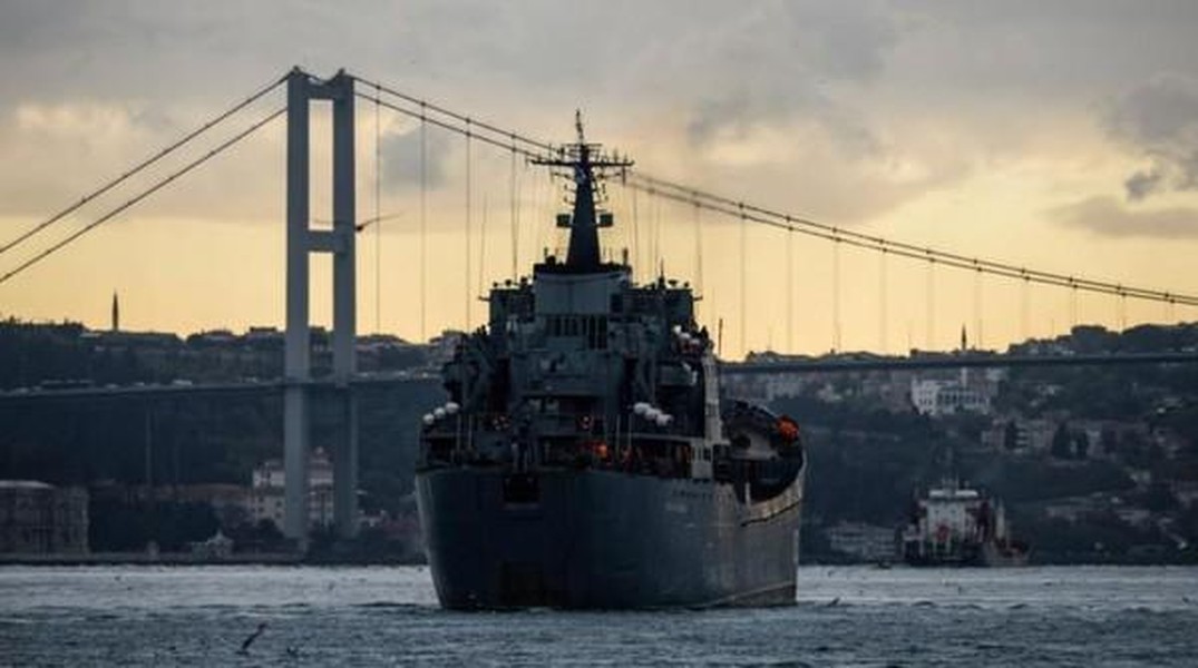 Thổ Nhĩ Kỳ không cho 3 tàu chiến Nga đi qua eo biển Bosphorus