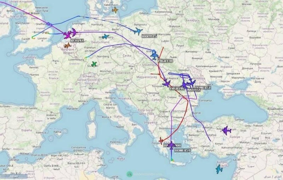 Vận tải cơ An-124 Ukraine tham gia tích cực trong cuộc điều quân lớn của NATO