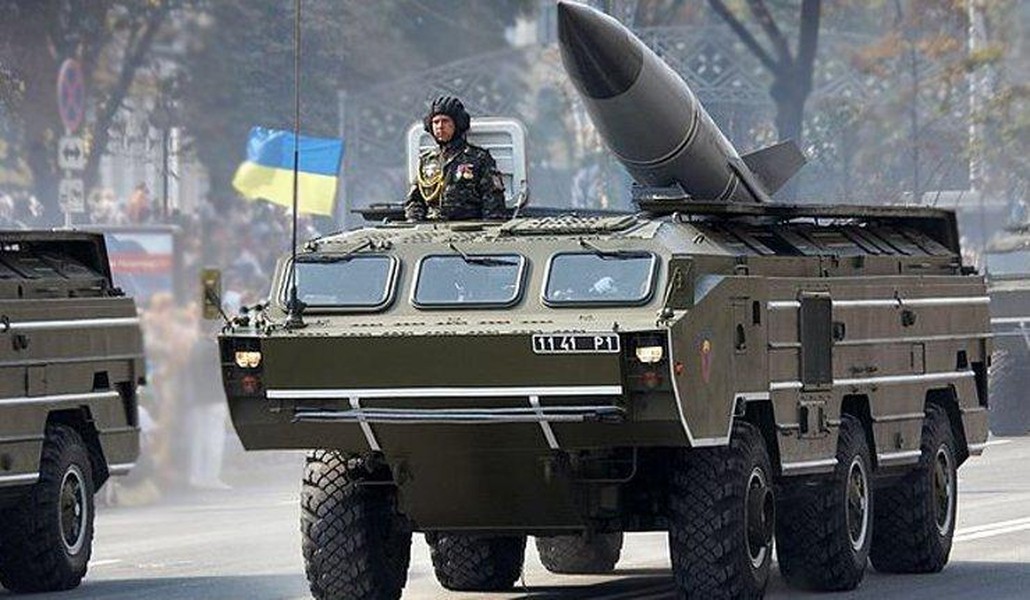 Tên lửa Ukraine tấn công sân bay Kherson do Nga đang kiểm soát