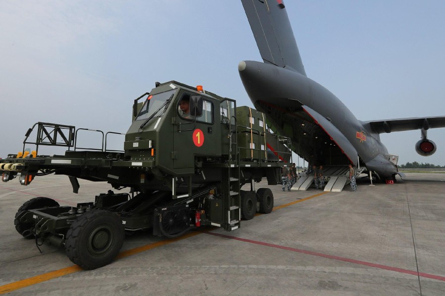 Mỹ bất ngờ khi biên đội vận tải cơ hạng nặng Trung Quốc đến châu Âu giữa tình hình nóng