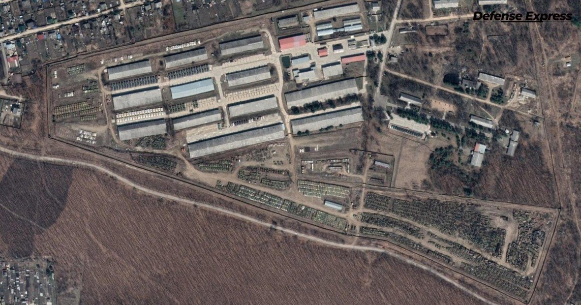 Ảnh vệ tinh phá tan huyền thoại '10 nghìn xe tăng Nga' nằm sẵn sau dãy Ural
