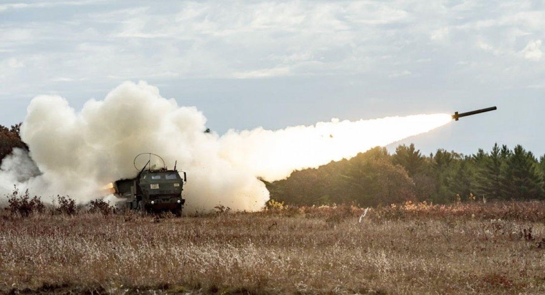 Vì sao pháo M142 HIMARS có thể liên tục đốt cháy các kho quân sự của Nga