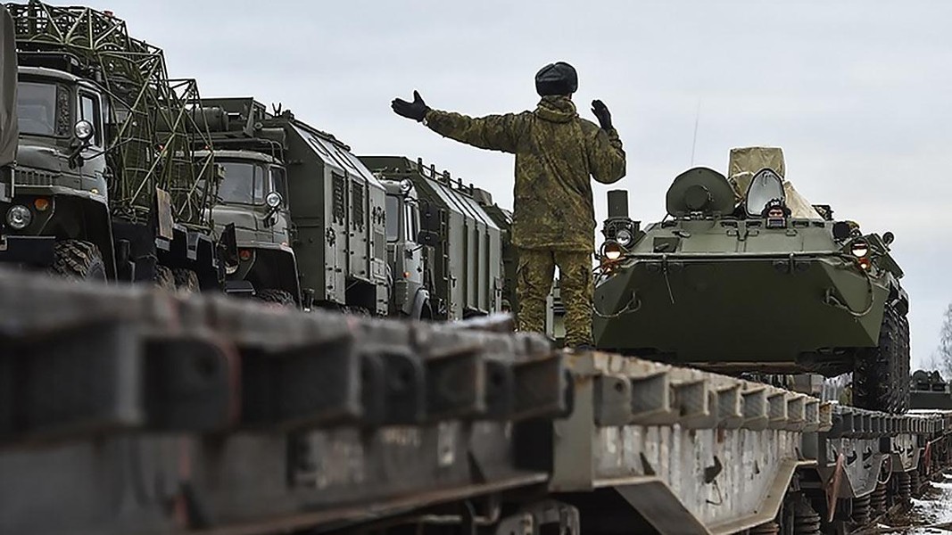 Vì sao pháo M142 HIMARS có thể liên tục đốt cháy các kho quân sự của Nga