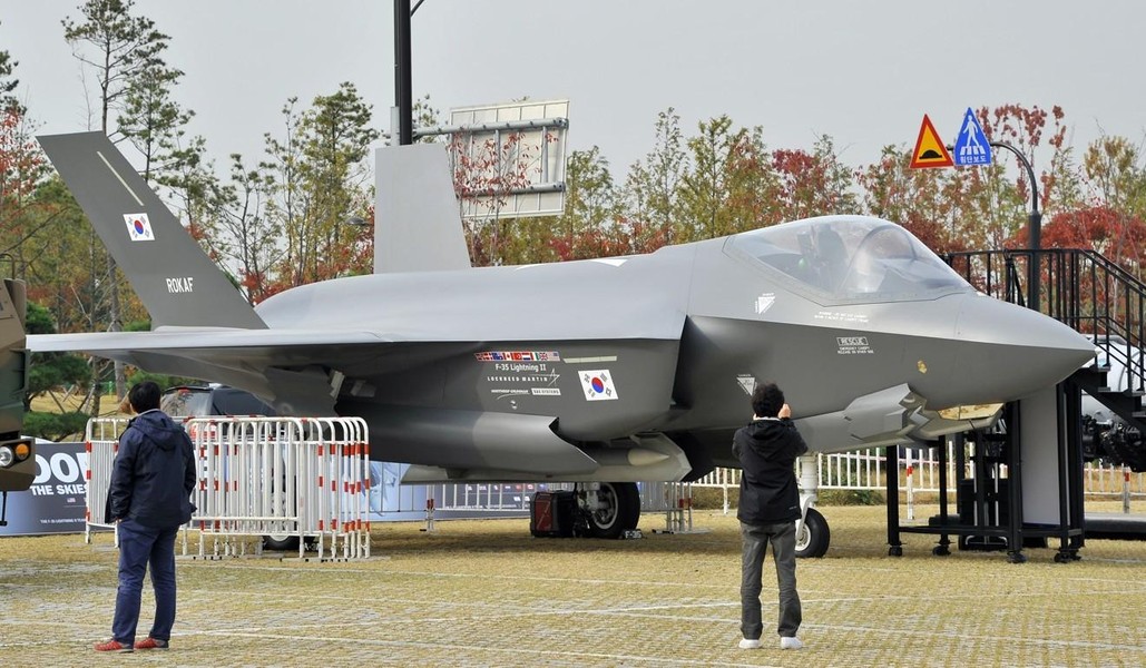 Tiêm kích tàng hình F-35 sẽ 'bức tử' chương trình tàu sân bay Hàn Quốc?
