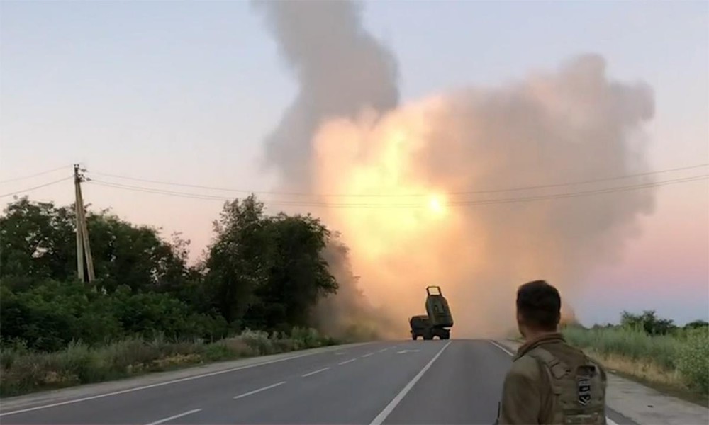 Pháo binh Ukraine sử dụng chiến thuật bất thường kéo dài suốt ngày đêm