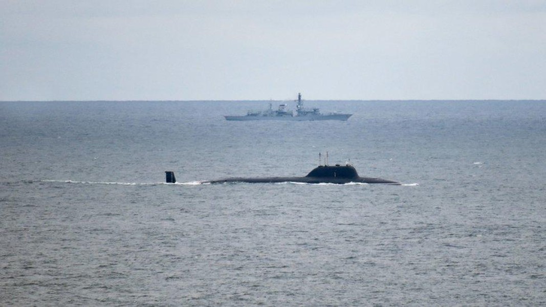 Hải quân Anh đỏ mặt khi chiến hạm săn ngầm lại bị... tàu ngầm Nga khống chế