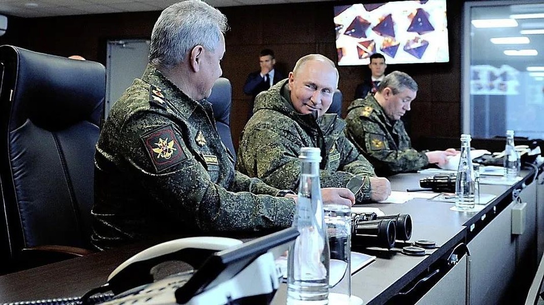 Nụ cười của Tổng thống Putin với Bộ trưởng Shoigu gửi tín hiệu tới phương Tây