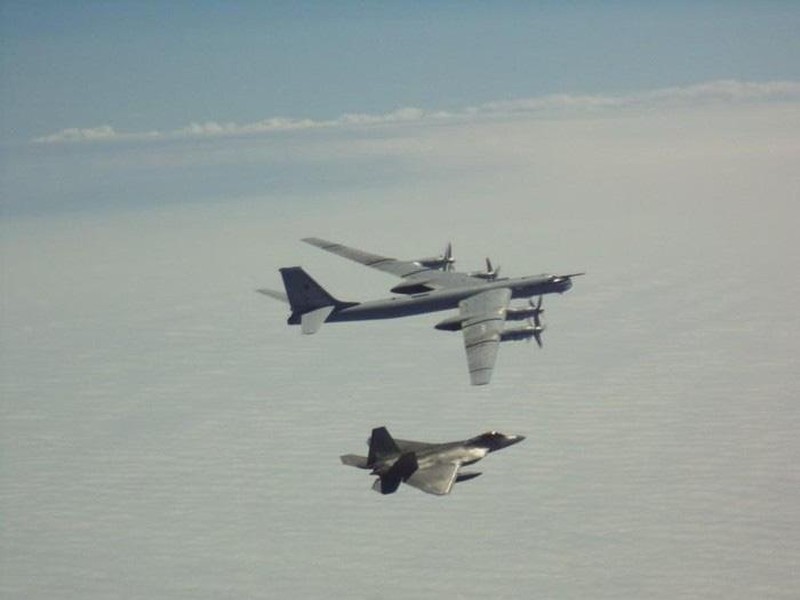 Máy bay ném bom chiến lược Tu-95 Nga xuất hiện gần Alaska gây ra phản ứng bất ngờ tại Mỹ