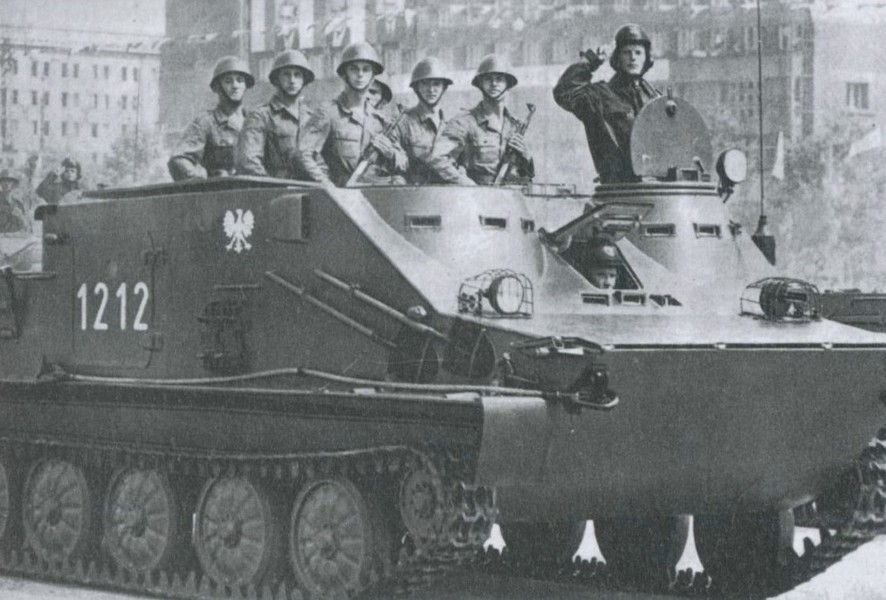 Quân đội Nga bất ngờ gọi tái ngũ hàng loạt xe thiết giáp chở quân BTR-50 70 tuổi