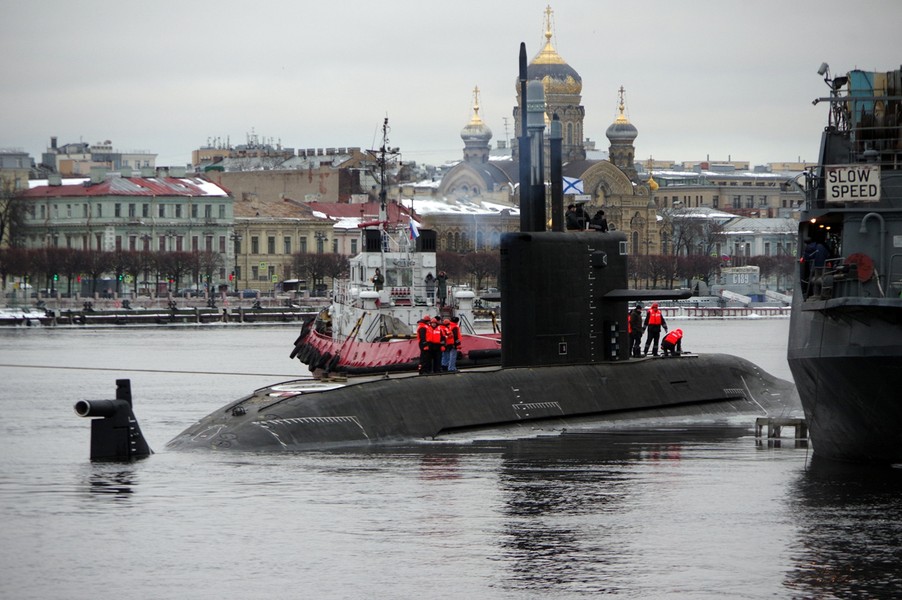 Tàu ngầm Kronstadt của Nga chuẩn bị trực chiến sau... 18 năm chế tạo