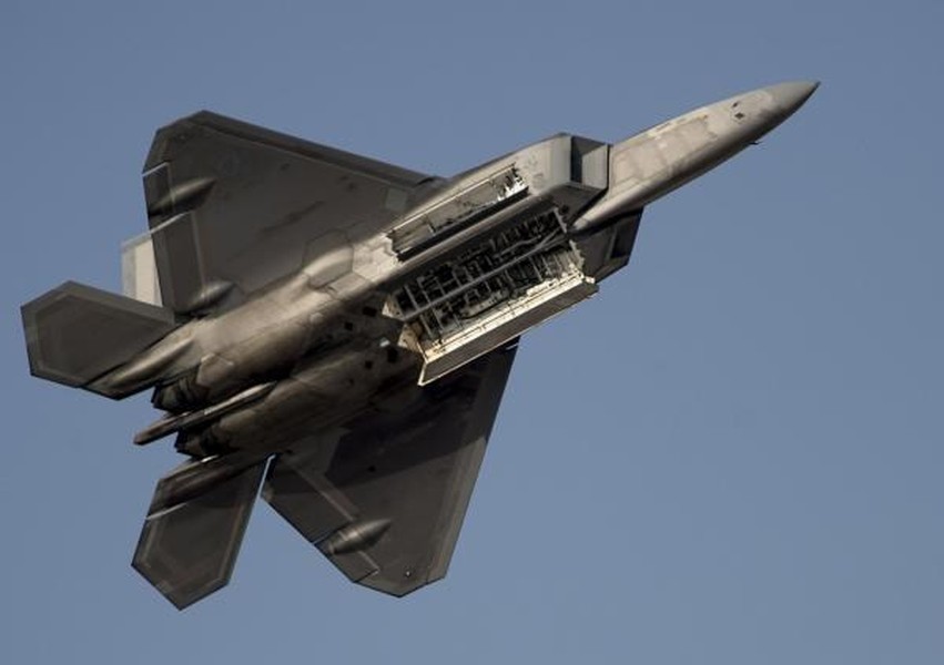 Quốc hội Mỹ cố ngăn Lầu Năm Góc sớm loại biên tiêm kích tàng hình F-22 Raptor