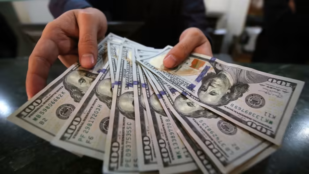 Mỹ nghi ngờ có điều gì đó không ổn với việc Nga thao túng đồng đô la