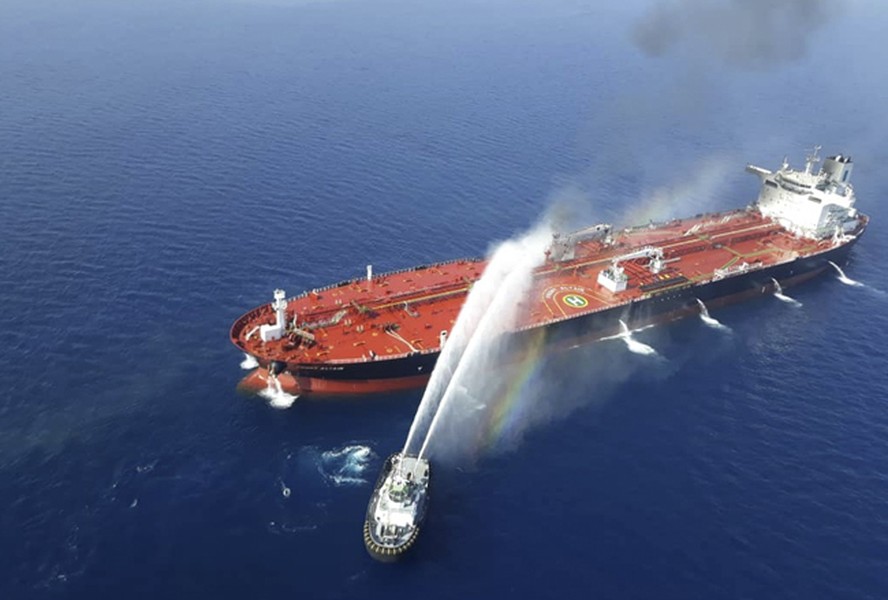 'Cuộc chiến tàu chở dầu' bắt đầu khi phương Tây ra tay triệt hạ 'hạm đội bóng tối'?