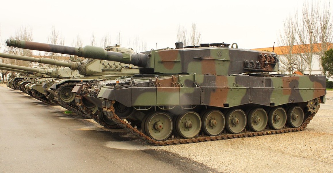 Vũ khí bí ẩn 'xé toạc' nóc tháp pháo xe tăng Leopard 2A4