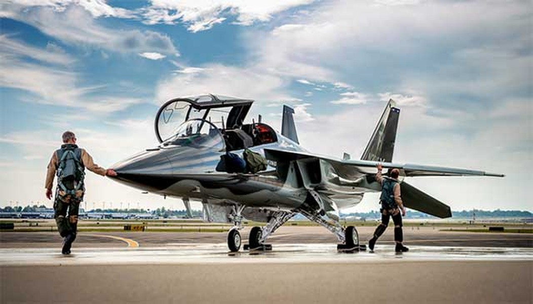 Máy bay huấn luyện T-7A Red Hawk trở thành 'kẻ thách thức' tiêm kích F-16
