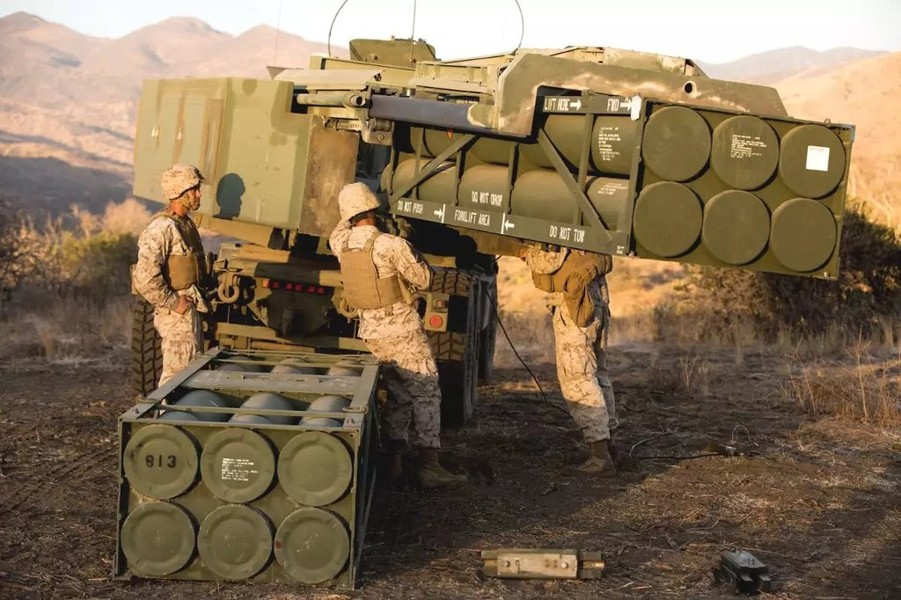 Mỹ tăng cường nhiều tổ hợp HIMARS tới Syria để 'khóa chặt' căn cứ của Nga và Iran