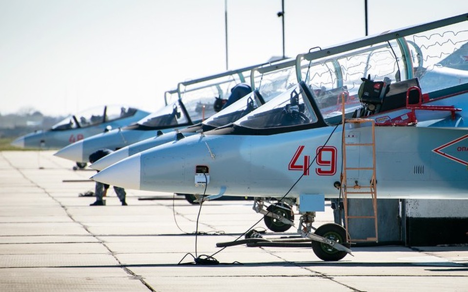 Không quân Nga nhận loạt máy bay huấn luyện Yak-130 giữa tình hình nóng
