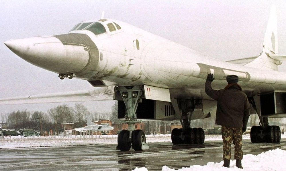 Oanh tạc cơ Tu-160M lần đầu bay xuyên Biển Barents và Bắc Băng Dương