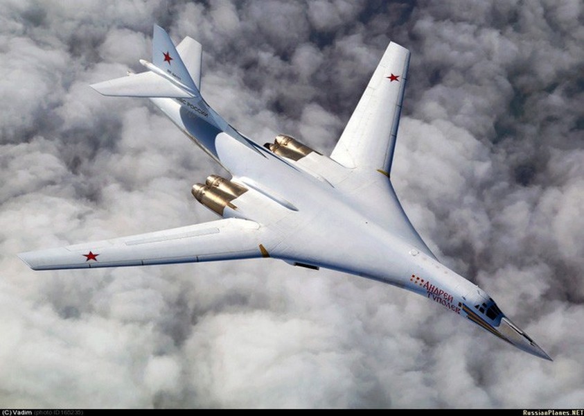 Oanh tạc cơ Tu-160M lần đầu bay xuyên Biển Barents và Bắc Băng Dương