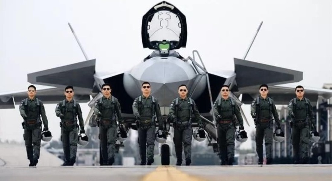 Trung Quốc đang xây dựng một phi đội tiêm kích tàng hình J-20 khổng lồ