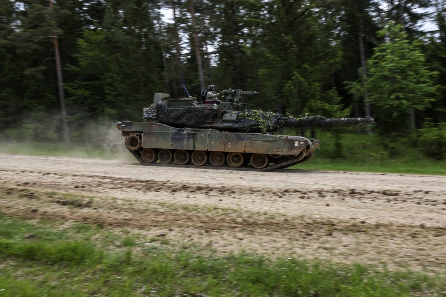 Bùn Ukraine sẽ khiến xe tăng M1 Abrams trở thành mục tiêu dễ dàng của tên lửa Kornet