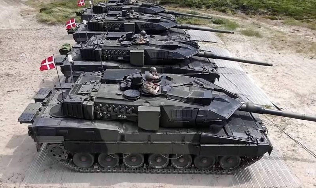 Một xe tăng Leopard 2A6 đương đầu cùng lúc hai chiếc T-80 