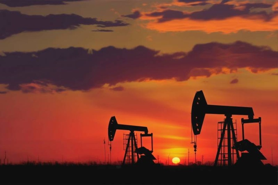Giá dầu thế giới giảm mạnh bất chấp nỗ lực của Nga và Saudi Arabia