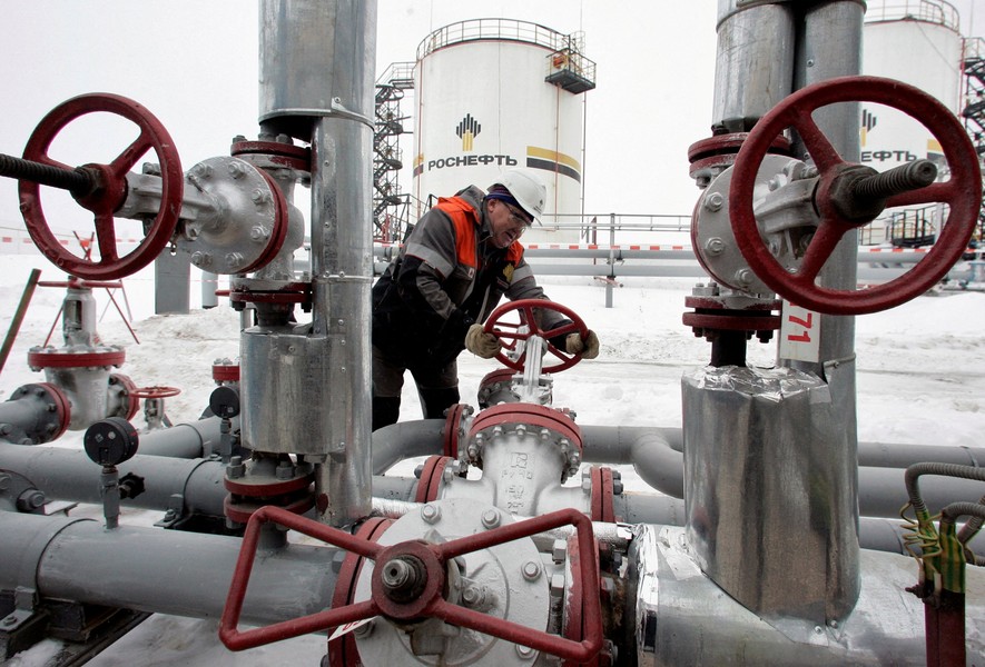 Thu nhập từ dầu thô của Nga cao gấp đôi trong tháng khi 'qua mặt' các lệnh cấm vận