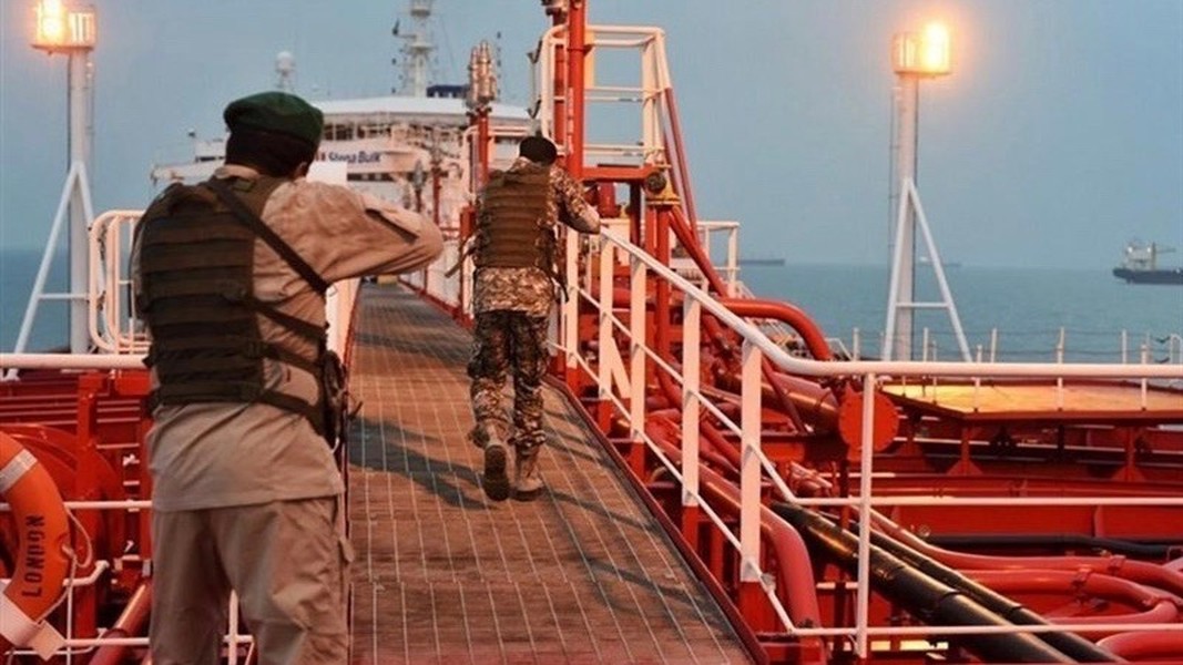 Vì sao ‘hạm đội bóng tối’ của Iran không đạt được hiệu quả như Nga?