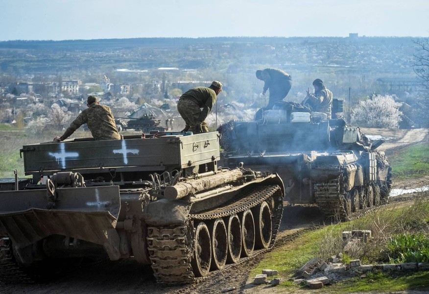 Đại tá Pháp: Kho vũ khí của Quân đội Ukraine chỉ đủ dùng đến giữa tháng 2