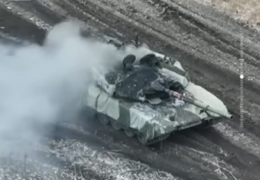 Điểm yếu lớn của xe tăng T-90M Proryv khiến M2 Bradley dễ dàng tiêu diệt