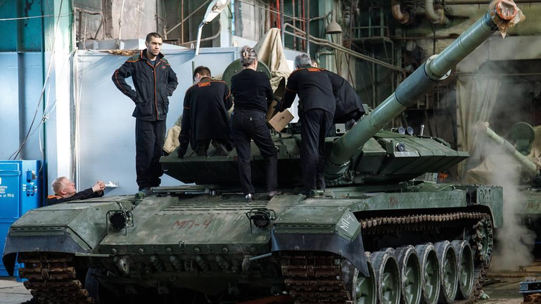 Nga bắt đầu sử dụng hàng loạt 'xe tăng đồ cổ' làm mũi nhọn tấn công