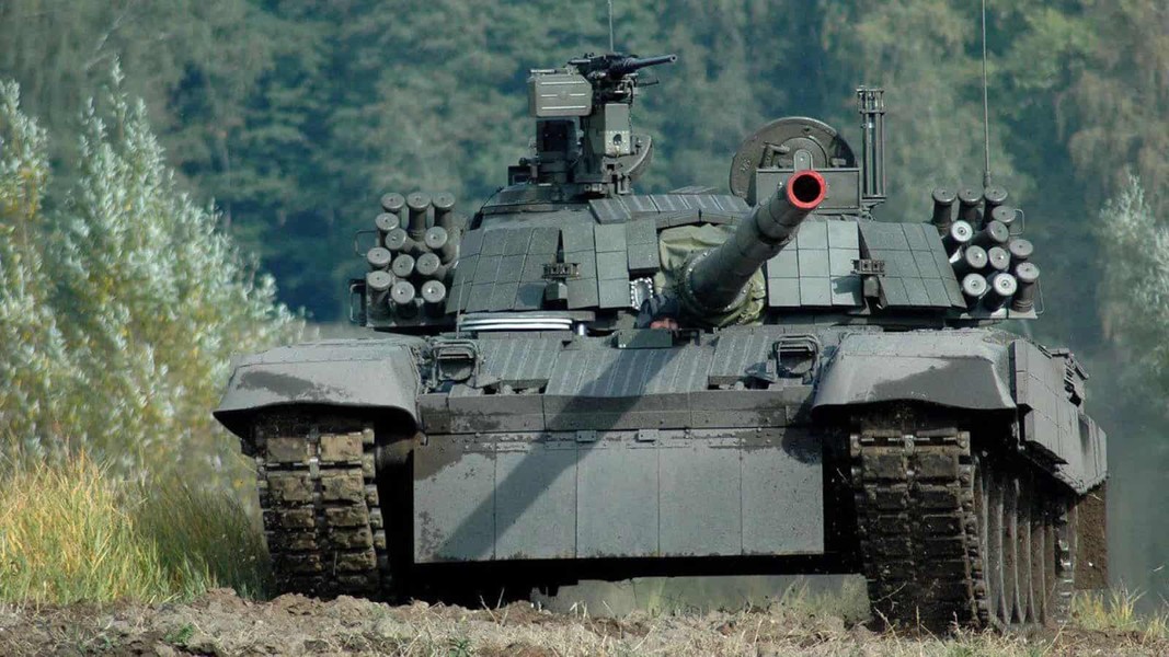 Cả trăm xe tăng PT-91 đang tiến về biên giới Ukraine