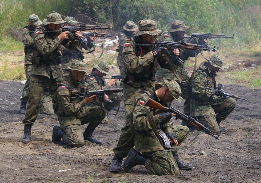 Quân đội Ba Lan điều sư đoàn cơ giới áp sát Kaliningrad