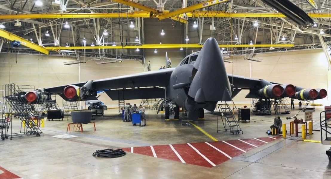 Không quân Mỹ gặp nguy khi Tập đoàn Boeing bán nhà máy sản xuất oanh tạc cơ B-52 