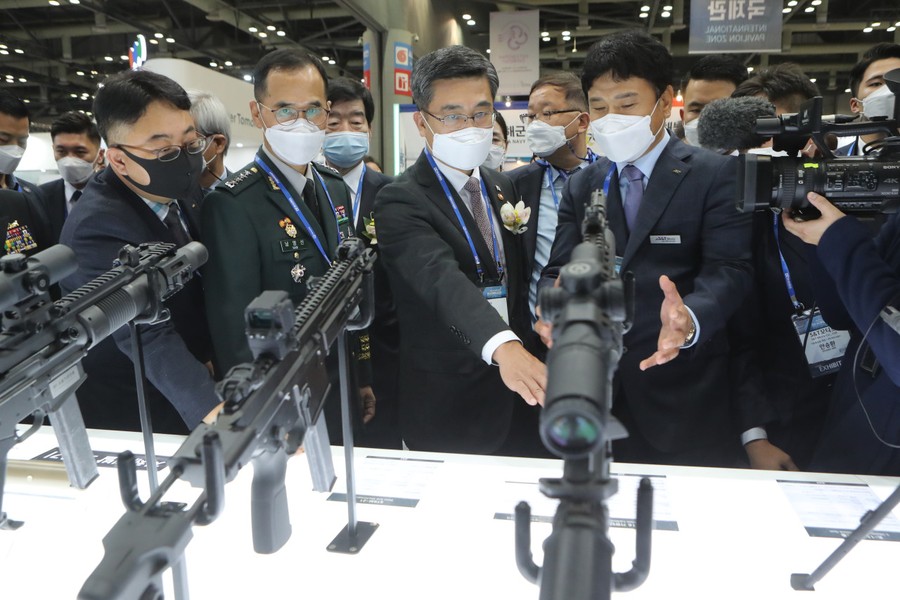 Vì sao vũ khí Hàn Quốc được giao trong thời gian 'nhanh chóng mặt'