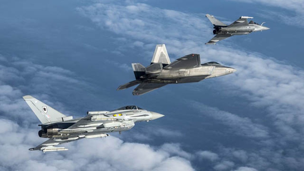 Tiêm kích F-22 gây sốc khi liên tiếp thua cuộc trước các chiến đấu cơ thế hệ cũ