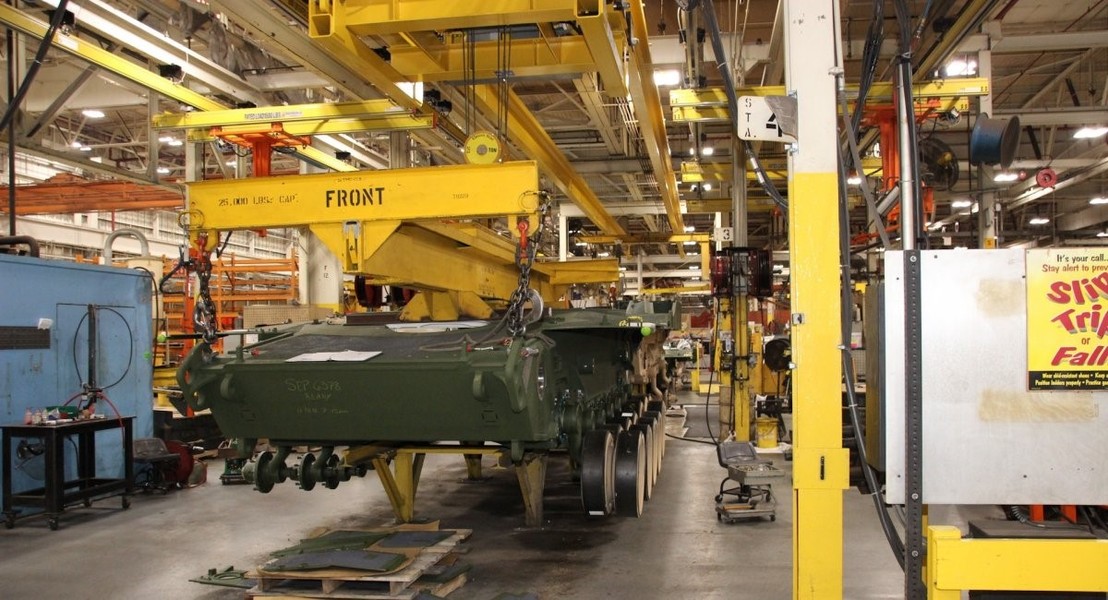 Mỹ sản xuất mới hàng loạt xe tăng Abrams giữa nghi ngờ lớn