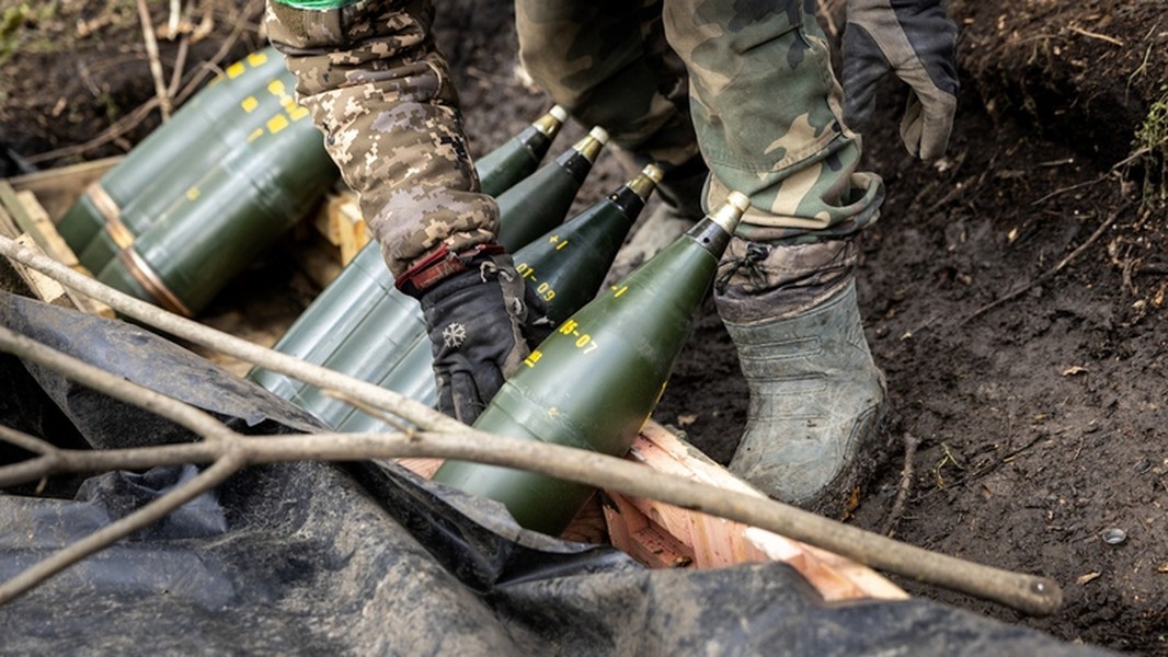 Bí ẩn số lượng lớn đạn pháo Ấn Độ trong tay binh sĩ Ukraine