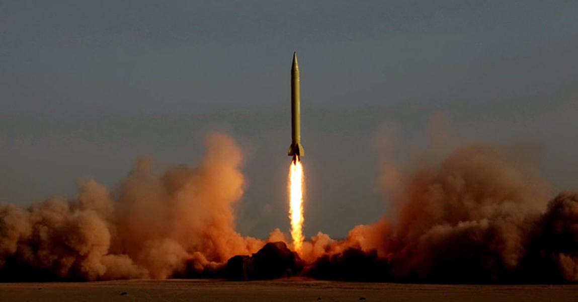 Tên lửa đạn đạo chống hạm Iran trong tay Houthi gây ác mộng cho tàu sân bay Mỹ