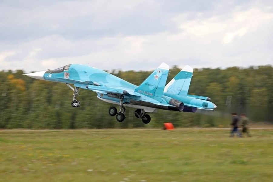 ‘Thú mỏ vịt’ Su-34 Nga lần đầu bay chế độ không người lái