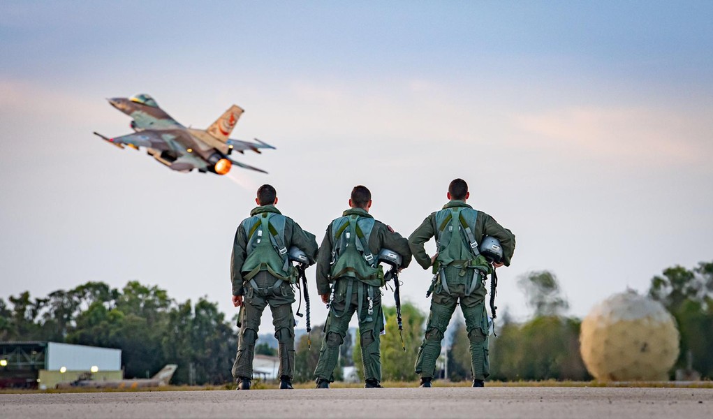 Israel loại biên hàng chục tiêm kích F-16C Barak-1 