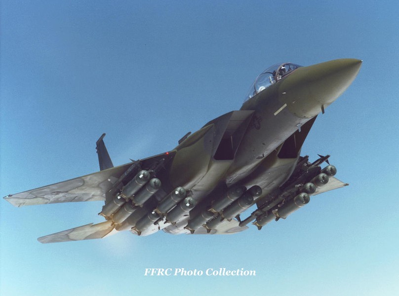 Tiêm kích F-15E phá sâu kỷ lục về độ bền hoạt động