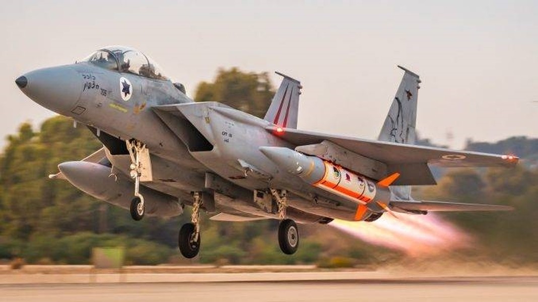 Tiêm kích Su-35 giúp Iran bẻ gãy cuộc tập kích đường không của Israel?