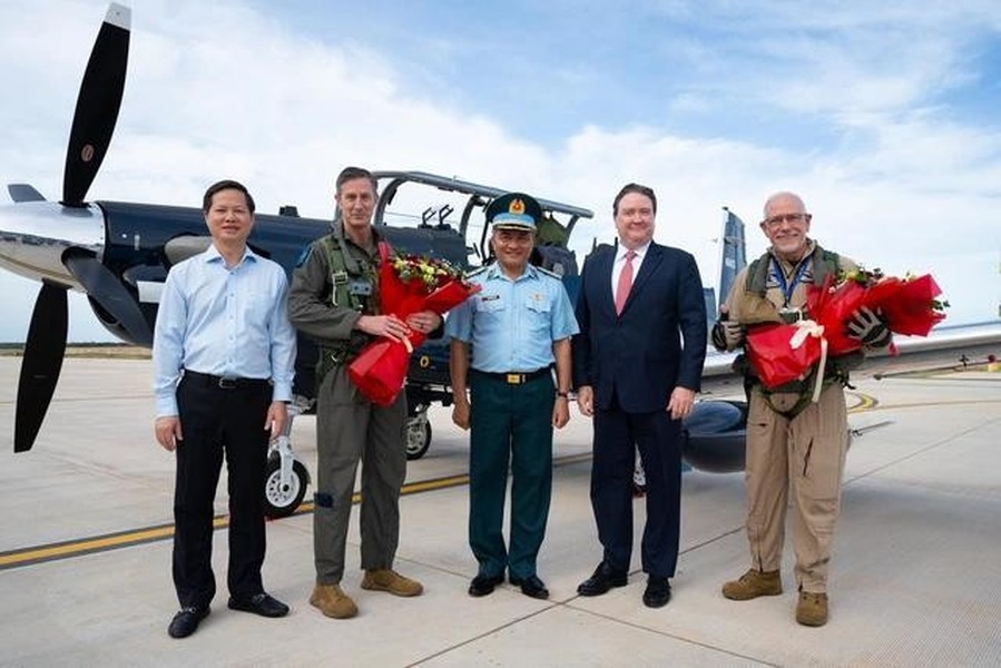 Máy bay huấn luyện T-6 Texan II ngày càng được nhiều nước tin dùng