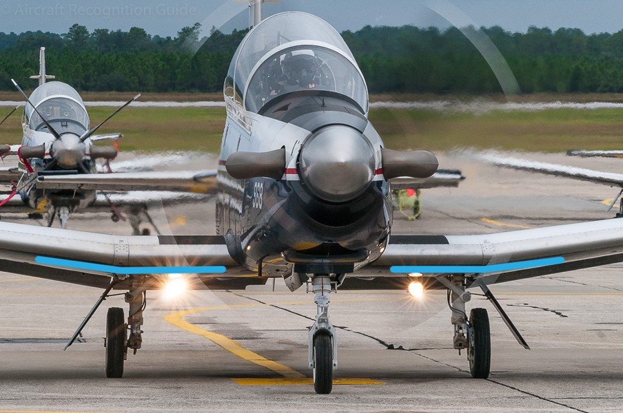 Máy bay huấn luyện T-6 Texan II ngày càng được nhiều nước tin dùng