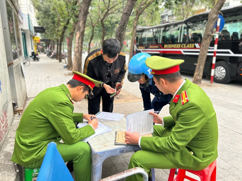 Hè phố Ba Đình phong quang, sạch đẹp sau lễ ra quân đảm bảo trật tự đô thị