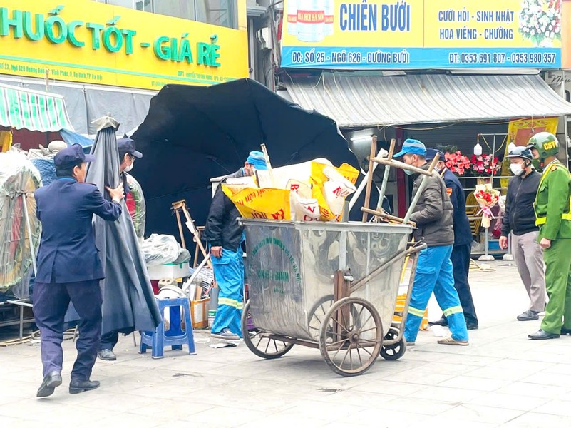 Hè phố Ba Đình phong quang, sạch đẹp sau lễ ra quân đảm bảo trật tự đô thị